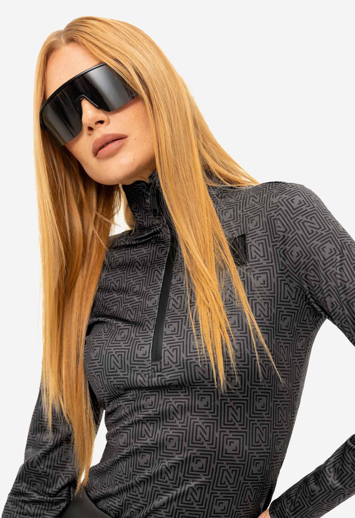 Nikkie Nantes Ski Logo Pully in Black