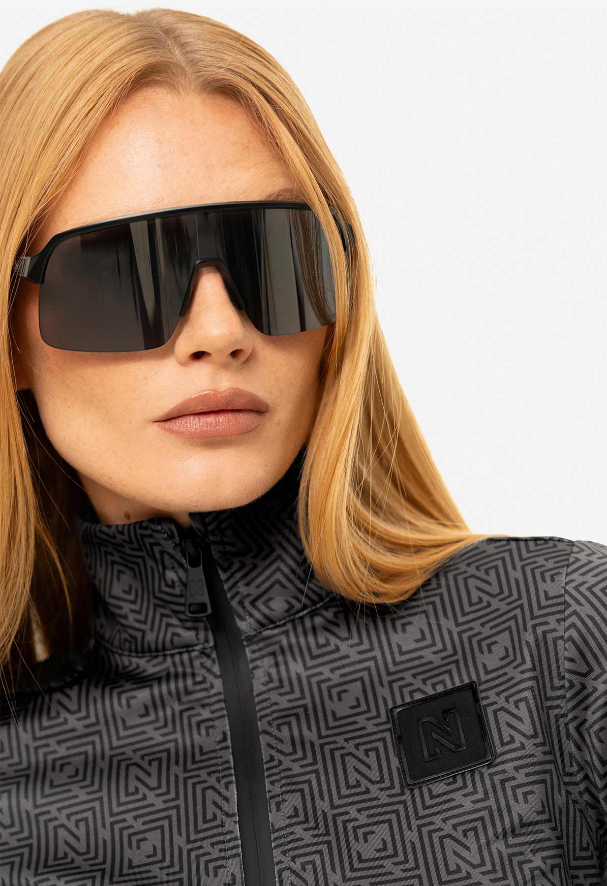 Nikkie Nantes Ski Logo Pully in Black